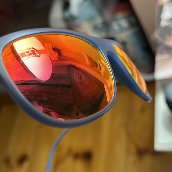 Prada Aviators with case and cloth - Picture 11 of 17